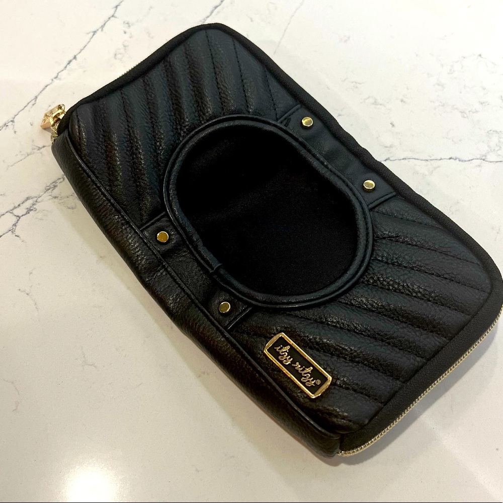 🖤ITZY RITZY Wipe Case🖤